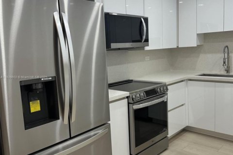 Снять в аренду кондоминиум в Майами-Бич, Флорида 2 спальни, 98.85м2, № 1963268 - фото 5