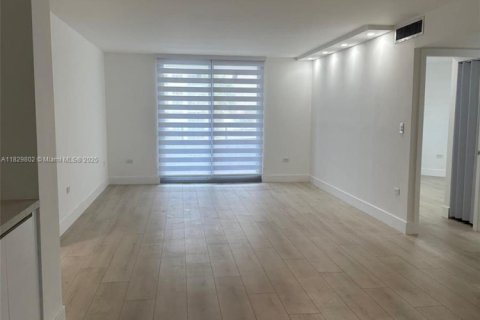 Снять в аренду кондоминиум в Майами-Бич, Флорида 2 спальни, 98.85м2, № 1963268 - фото 7