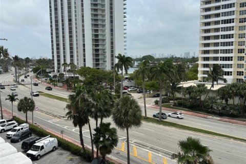 Снять в аренду кондоминиум в Майами-Бич, Флорида 2 спальни, 98.85м2, № 1963268 - фото 21