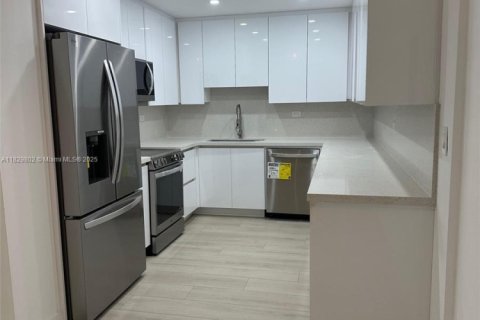 Снять в аренду кондоминиум в Майами-Бич, Флорида 2 спальни, 98.85м2, № 1963268 - фото 3