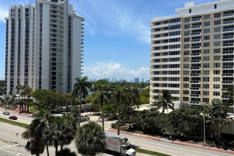 Снять в аренду кондоминиум в Майами-Бич, Флорида 2 спальни, 98.85м2, № 1963268 - фото 25