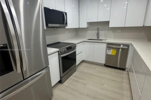 Снять в аренду кондоминиум в Майами-Бич, Флорида 2 спальни, 98.85м2, № 1963268 - фото 6