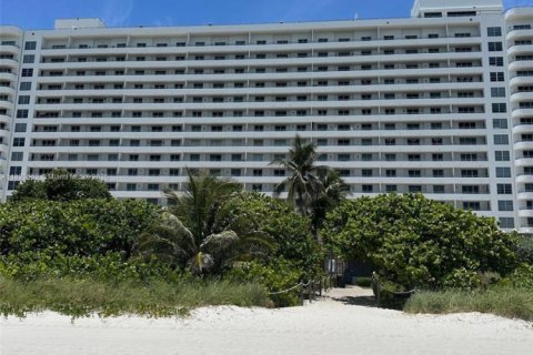 Снять в аренду кондоминиум в Майами-Бич, Флорида 2 спальни, 98.85м2, № 1963268 - фото 29