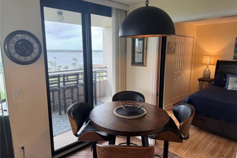 Condo in Daytona Beach, Florida, 2 bedrooms № 2213764 - photo 11