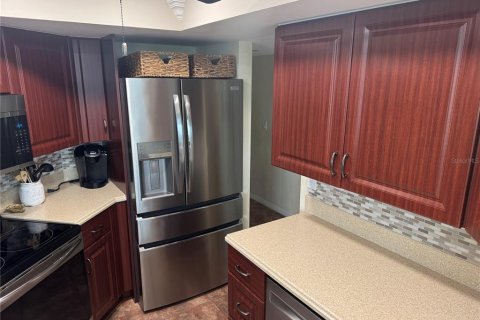 Condo in Daytona Beach, Florida, 2 bedrooms № 2213764 - photo 7