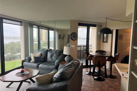 Condo in Daytona Beach, Florida, 2 bedrooms № 2213764 - photo 8
