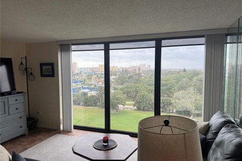 Condo in Daytona Beach, Florida, 2 bedrooms № 2213764 - photo 10