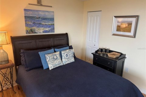 Condo in Daytona Beach, Florida, 2 bedrooms № 2213764 - photo 13