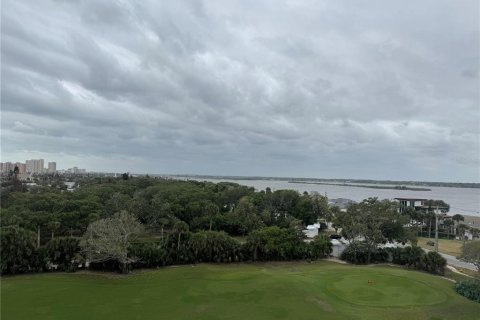 Condo in Daytona Beach, Florida, 2 bedrooms № 2213764 - photo 2