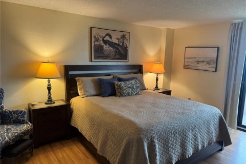 Condo in Daytona Beach, Florida, 2 bedrooms № 2213764 - photo 17