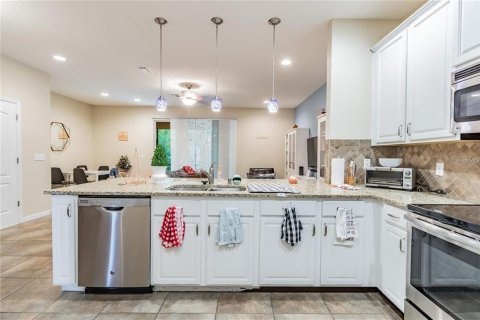 Townhouse in Tampa, Florida 3 bedrooms, 144 sq.m. № 2394004 - photo 11