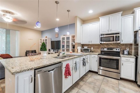 Townhouse in Tampa, Florida 3 bedrooms, 144 sq.m. № 2394004 - photo 12