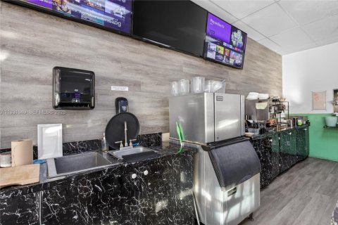 Propiedad comercial en venta en Margate, Florida № 1991127 - foto 7