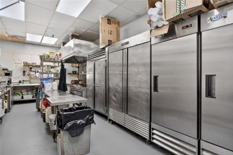 Propiedad comercial en venta en Margate, Florida № 1991127 - foto 10