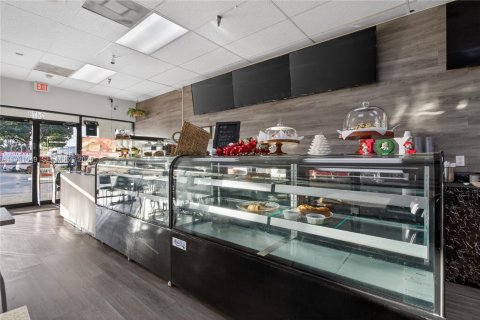 Propiedad comercial en venta en Margate, Florida № 1991127 - foto 6