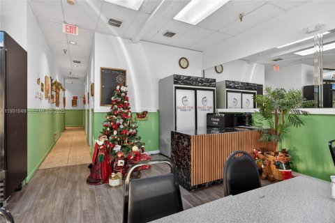 Propiedad comercial en venta en Margate, Florida № 1991127 - foto 14