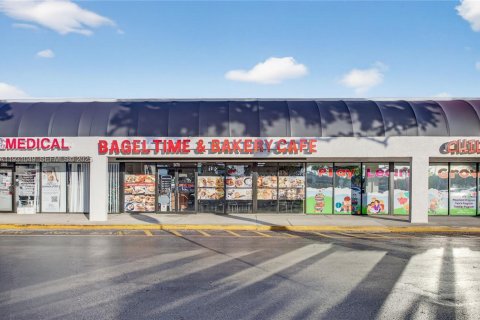 Propiedad comercial en venta en Margate, Florida № 1991127 - foto 1