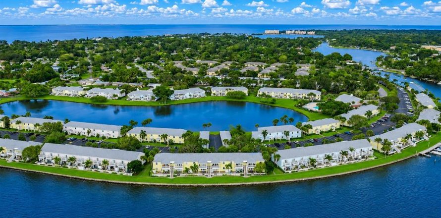 Condo à Saint Petersburg, Floride, 2 chambres  № 2195579