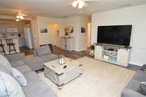 Copropriété à louer à Saint Petersburg, Floride: 2 chambres, 94.57 m2 № 2195579 - photo 6
