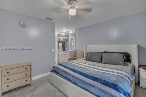 House in Hialeah, Florida 3 bedrooms, 131.55 sq.m. № 1941684 - photo 19