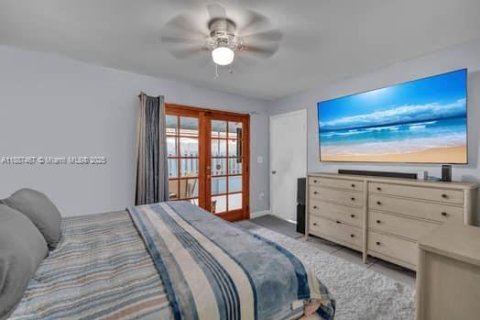 House in Hialeah, Florida 3 bedrooms, 131.55 sq.m. № 1941684 - photo 20