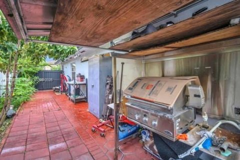 House in Hialeah, Florida 3 bedrooms, 131.55 sq.m. № 1941684 - photo 2