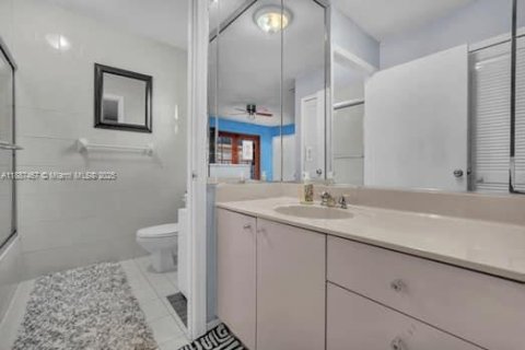 House in Hialeah, Florida 3 bedrooms, 131.55 sq.m. № 1941684 - photo 21