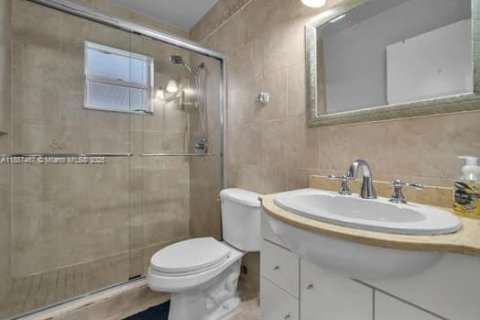 House in Hialeah, Florida 3 bedrooms, 131.55 sq.m. № 1941684 - photo 25