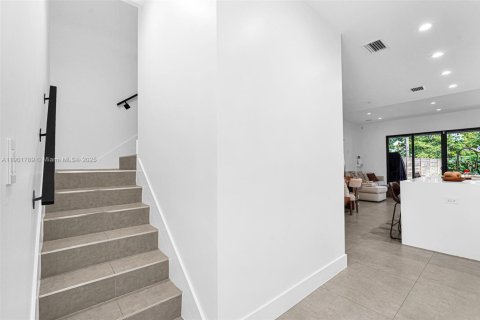 Townhouse in Miami, Florida 3 bedrooms, 174.84 sq.m. № 1951818 - photo 6