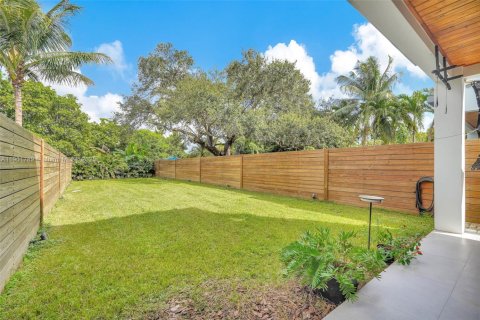 Townhouse in Miami, Florida 3 bedrooms, 174.84 sq.m. № 1951818 - photo 22