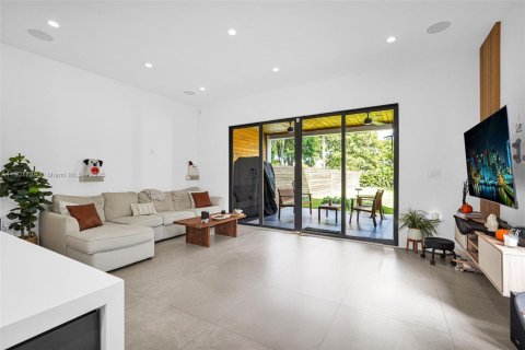 Townhouse in Miami, Florida 3 bedrooms, 174.84 sq.m. № 1951818 - photo 14