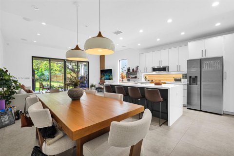 Townhouse in Miami, Florida 3 bedrooms, 174.84 sq.m. № 1951818 - photo 2