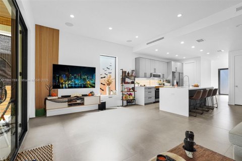 Townhouse in Miami, Florida 3 bedrooms, 174.84 sq.m. № 1951818 - photo 17