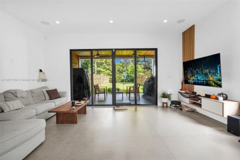 Townhouse in Miami, Florida 3 bedrooms, 174.84 sq.m. № 1951818 - photo 16