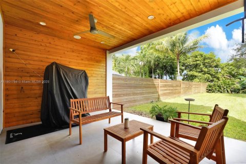 Townhouse in Miami, Florida 3 bedrooms, 174.84 sq.m. № 1951818 - photo 20