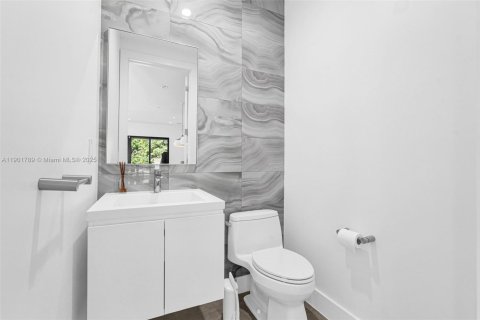 Townhouse in Miami, Florida 3 bedrooms, 174.84 sq.m. № 1951818 - photo 26