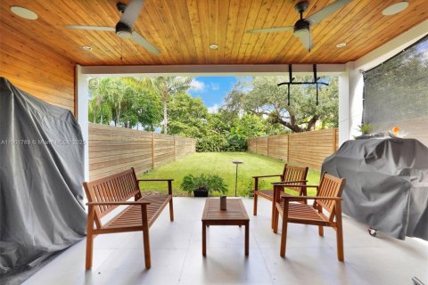 Townhouse in Miami, Florida 3 bedrooms, 174.84 sq.m. № 1951818 - photo 3