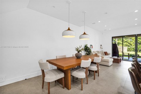 Townhouse in Miami, Florida 3 bedrooms, 174.84 sq.m. № 1951818 - photo 10