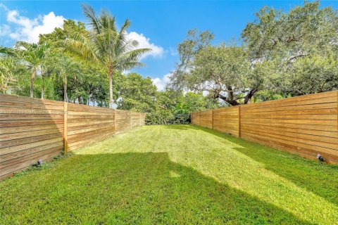 Townhouse in Miami, Florida 3 bedrooms, 174.84 sq.m. № 1951818 - photo 23