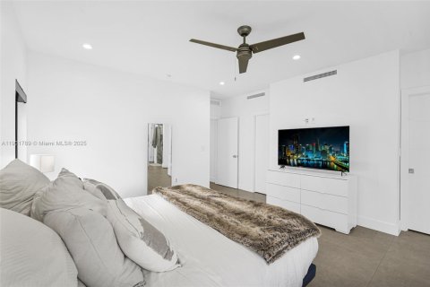 Townhouse in Miami, Florida 3 bedrooms, 174.84 sq.m. № 1951818 - photo 29