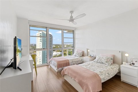 Condo in Miami, Florida, 2 bedrooms  № 2066433 - photo 10