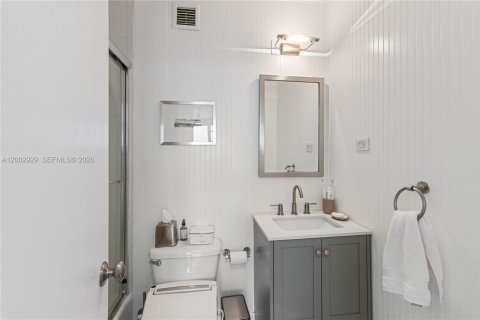 Condo in Miami, Florida, 2 bedrooms  № 2066433 - photo 9