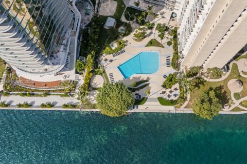 Condo in Miami, Florida, 2 bedrooms  № 2066433 - photo 16
