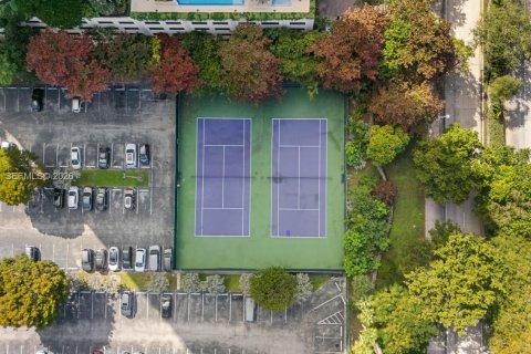 Condo in Miami, Florida, 2 bedrooms  № 2066433 - photo 17