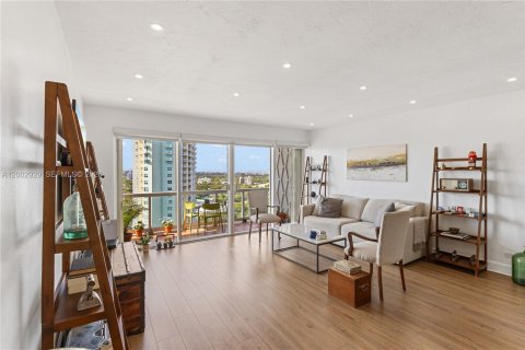 Condo in Miami, Florida, 2 bedrooms  № 2066433 - photo 4