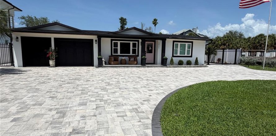 Casa en Saint Pete Beach, Florida 3 dormitorios, 175.03 m2 № 2102102