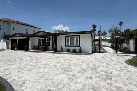 Casa en venta en Saint Pete Beach, Florida, 3 dormitorios, 175.03 m2 № 2102102 - foto 2