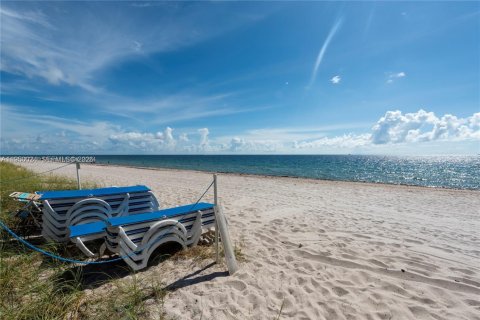 Снять в аренду кондоминиум в Форт-Лодердейл, Флорида 2 спальни, 139.35м2, № 2006533 - фото 28