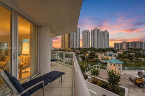 Купить кондоминиум в Санни-Айлс-Бич, Флорида 2 спальни, 163.51м2, № 2046683 - фото 3