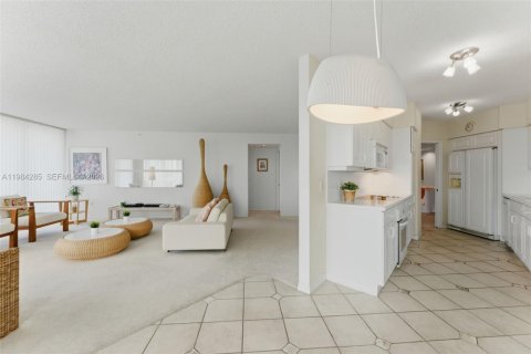 Купить кондоминиум в Санни-Айлс-Бич, Флорида 2 спальни, 163.51м2, № 2046683 - фото 14